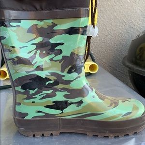 Kids Boy rain boot size 13